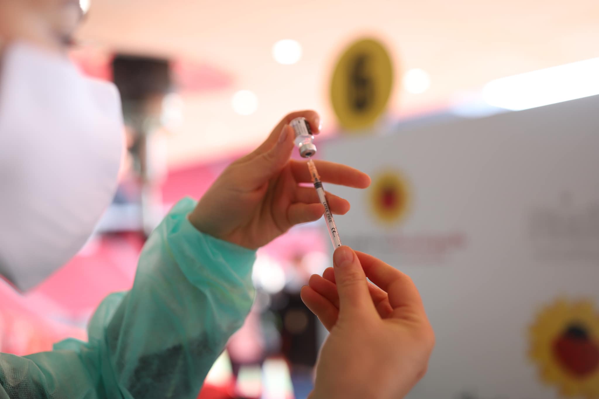 Sot fillon vaksinimi i operatorëve turistikë në vendin tonë