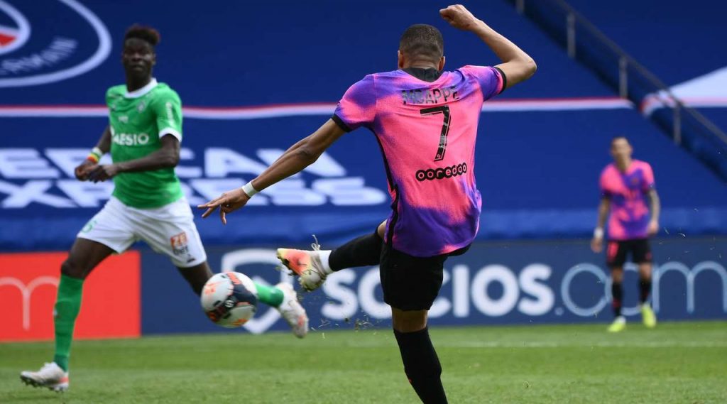 Vendosin Mbappe dhe Icardi “in extremis”, PSG fiton dhe i afrohet kreut