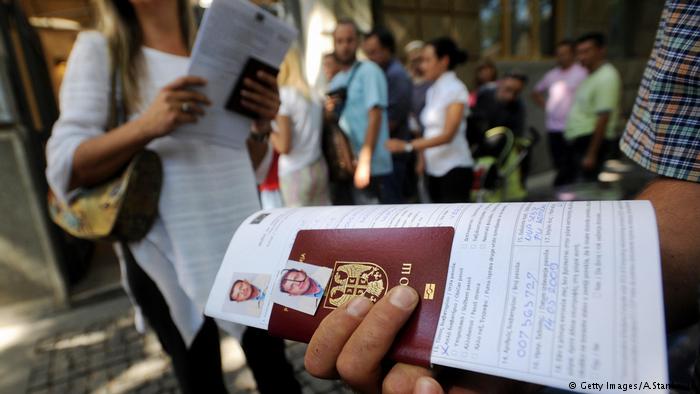 Arrestohet 39-vjeçarja që mashtronte qytetarët me viza pune për Britaninë e Madhe