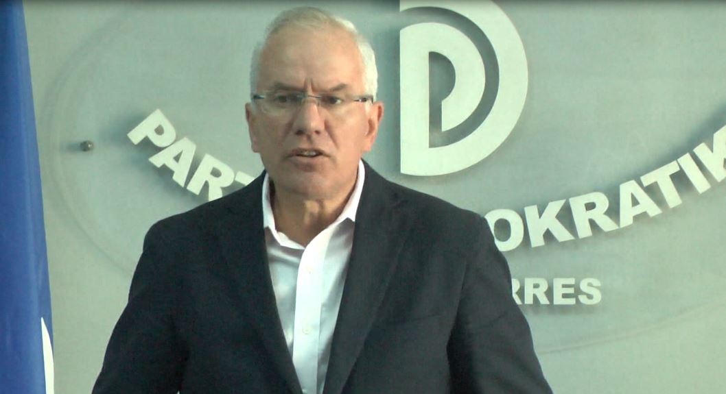 PS thyen orën policore në Durrës, Xhaferaj: Banditë, mblidhen pas orës 20:00 te shtabi, policia hesht (VIDEO)