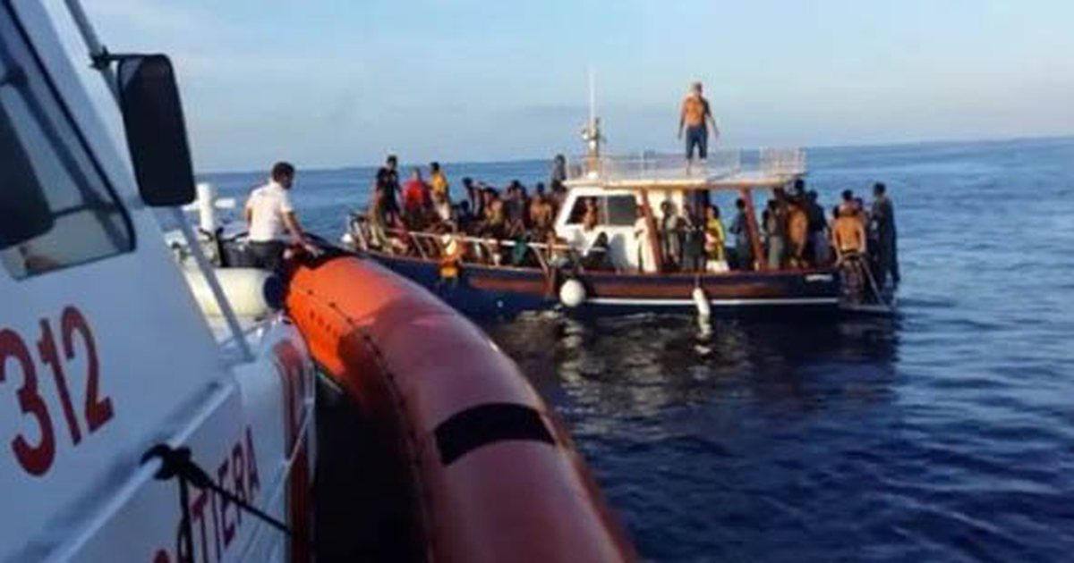 6000 emigrantë marokenë zbarkojnë në Spanjë