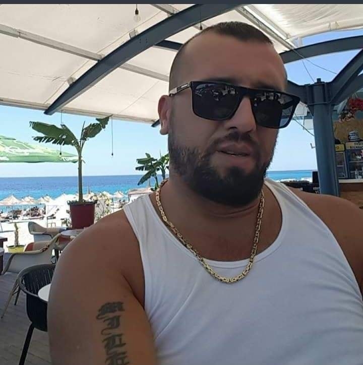 EMRI/ Kush është viktima e atentatit, që u ekzekutua me breshëri kallashnikovi