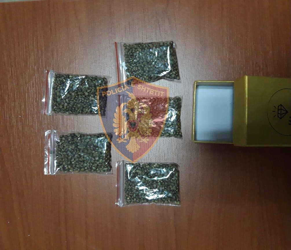 U kapën me fara kanabisi, prangosen dy persona