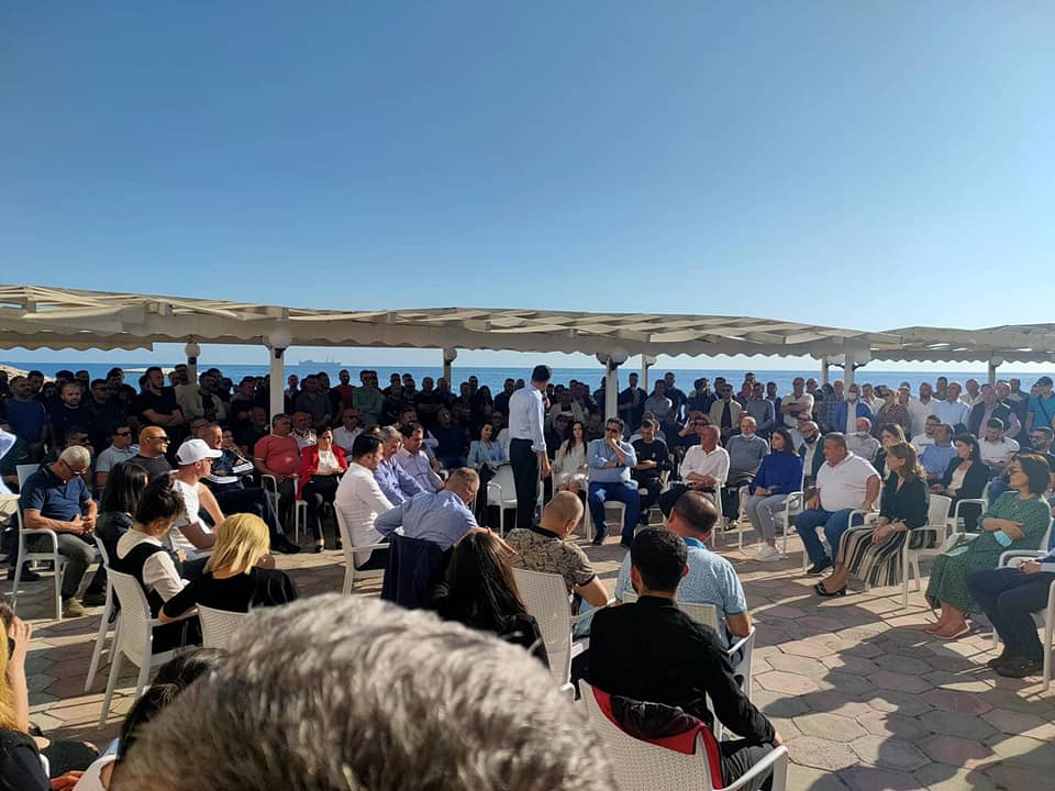 Basha nis turin e takimeve nga Durrësi, mbledh deputetët, kandidatët dhe demokratët tek “Sfinksi” (FOTO)