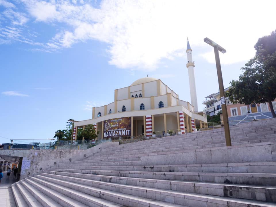 Kryebashkiakja Sako uron Fitër Bajramin: Qoftë kjo një ditë gëzimi dhe solidariteti me njerëzit më në nevojë