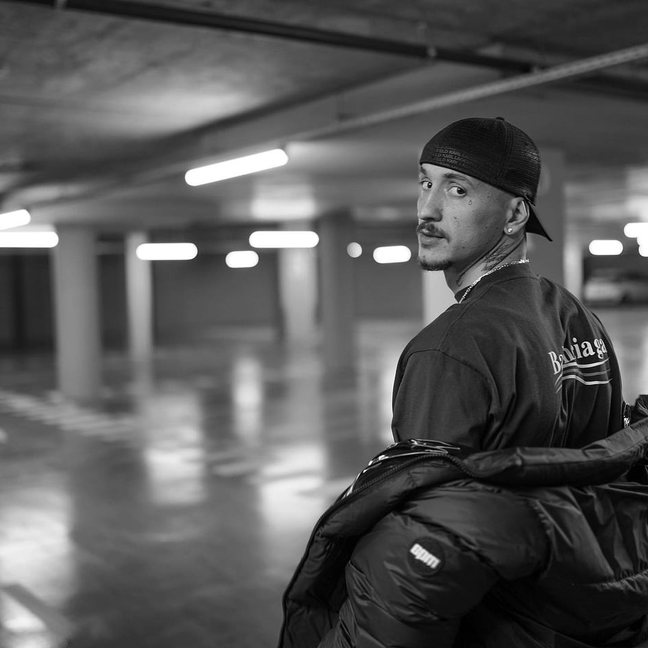 Getinjo rrëfen historinë tronditëse të adoleshencës: Kënga ka lidhje me të, pasi ajo…