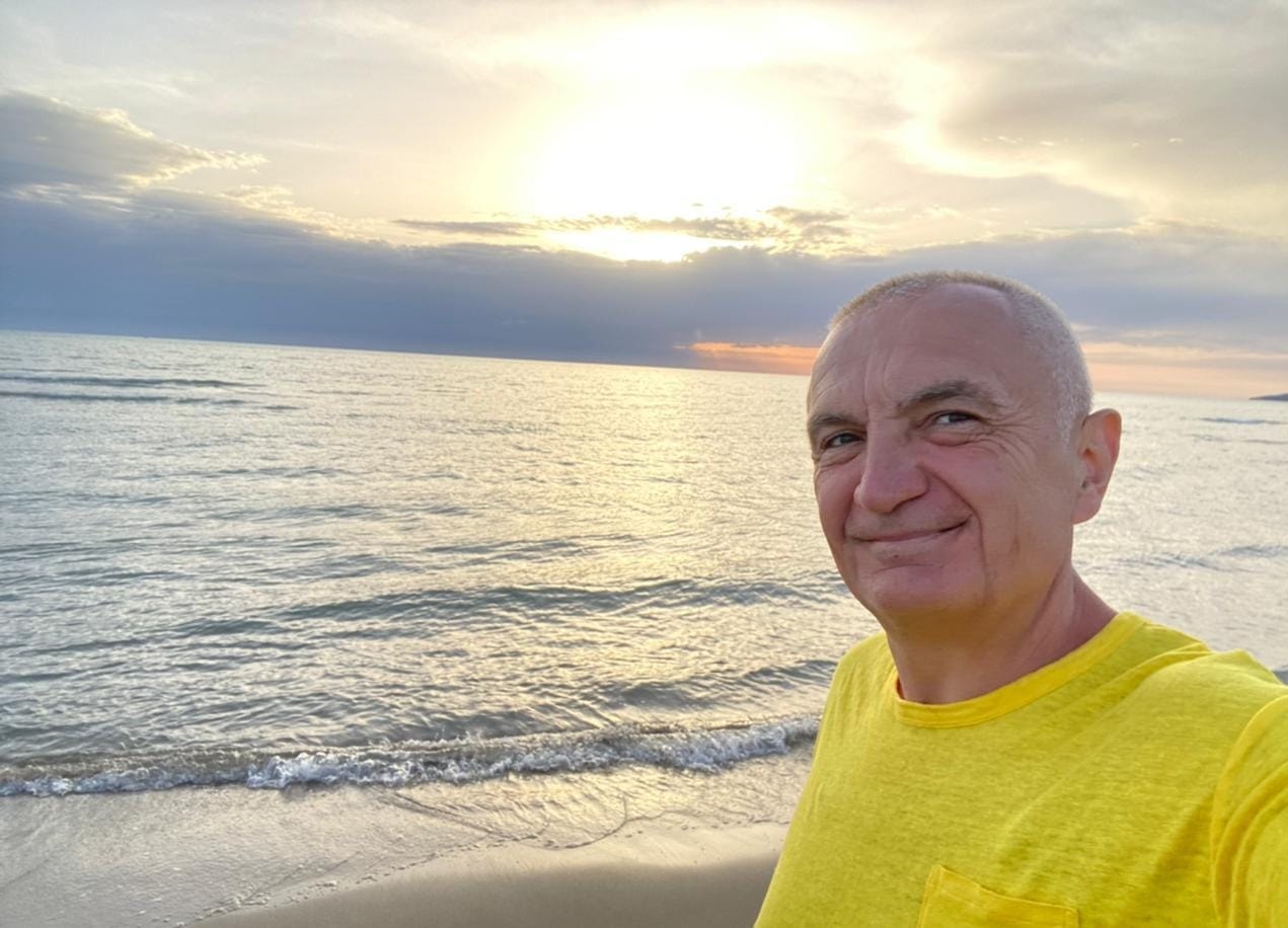 Meta nxjerr foton nga bregu i detit: Pas 20 kilometra ecje sportive në perëndim të diellit