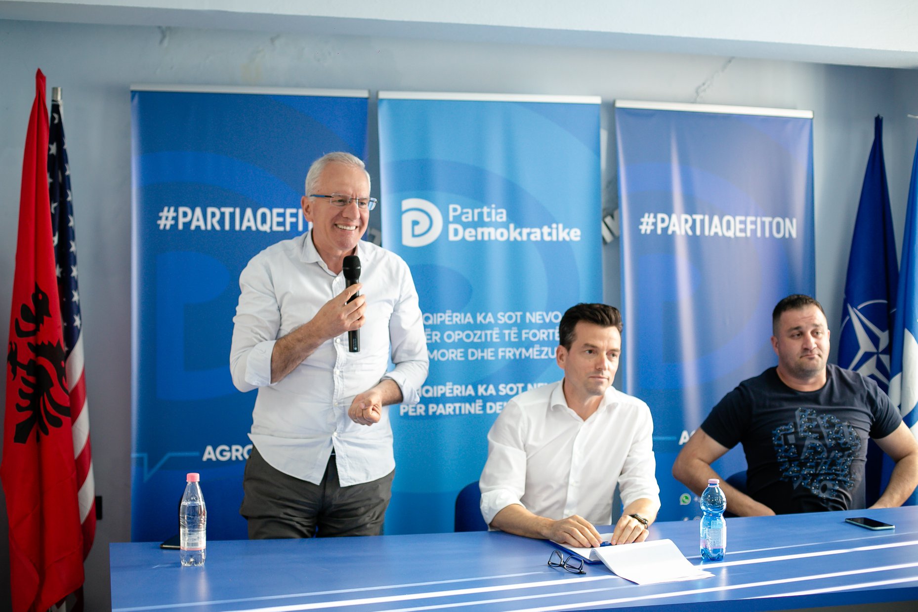 U shfaq në krah të kandidatit Shehaj, Xhaferaj sqaron praninë e tij në takim