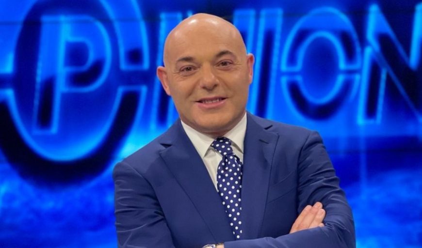 Blendi Fevziu merr surprizën më të bukur nga stafi për ditëlindjen e tij