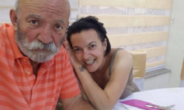 Me maskë oksigjeni, aktori kujton të bijën e ndjerë për ditëlindje: Zoti ma çoi sëmundjen e dy lule nuk t’i solla te guri