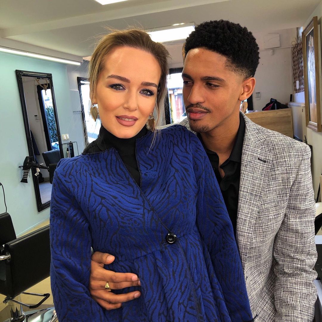 “Më mirë të kishe marrë një në moshën dhe me ngjyrën tënde”, Adriana i kthen përgjigjen e duhur ndjekësit