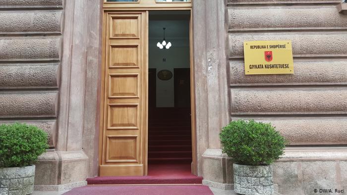 Gjykata Kushtetuese shfuqizon nenin për protestat