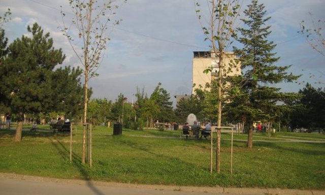 Rrëfimi rrëqethës i 17-vjeçarit: Dy burra më hoqën vetullat dhe më veshën si femër, merrnin klientë për seks