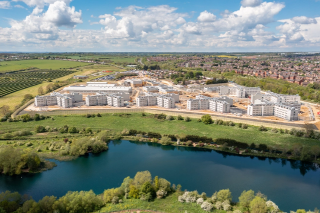  Pa hekura në dritare dhe me pamje nga lumenjtë/ Hidhni një sy burgut super luksoz në Britaninë e Madhe