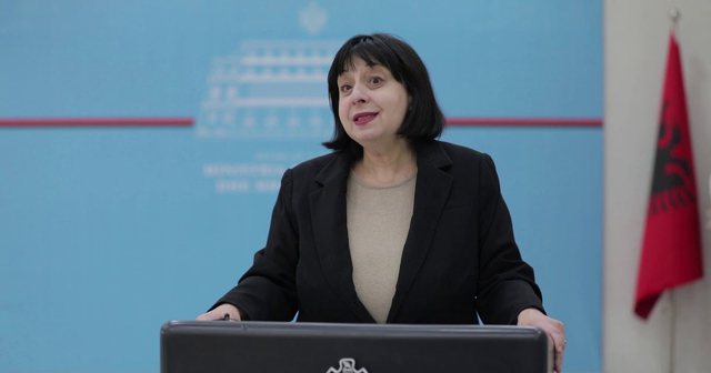 Silva Bino: Të hiqen maskat në ambiente të hapura, dasmat në verë do të lejohen por…