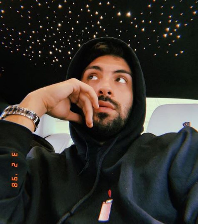 Ledri bën tatuazh emrin e personit më të dashur në trupin e tij