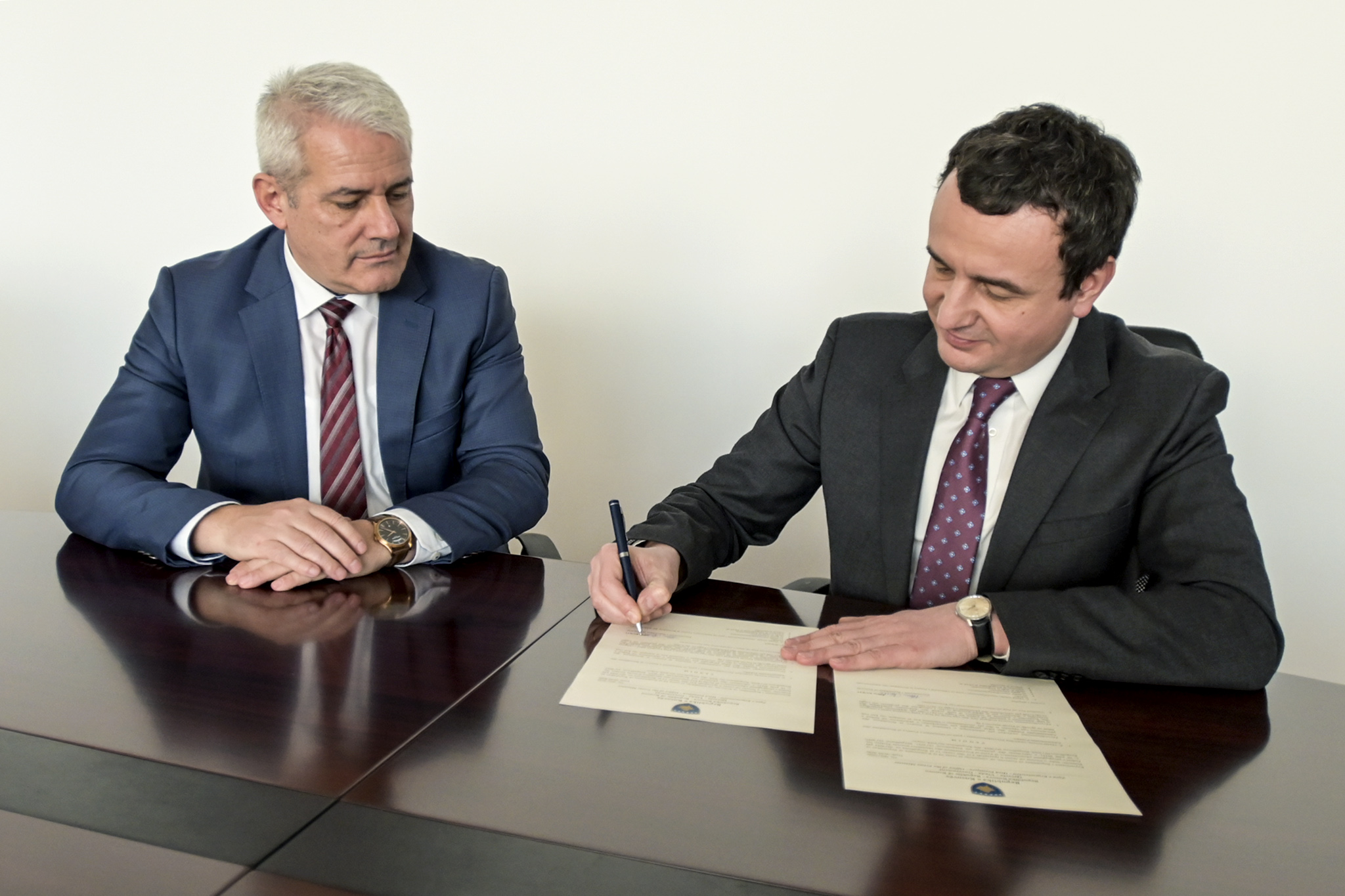 Firmoset marrëveshja, qytetarët e Kosovës do të shkojnë në të gjithë vendet e rajonit vetëm me kartë ID