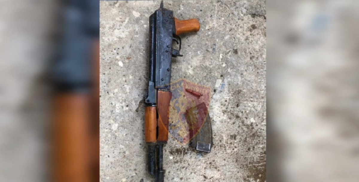 Me armë dhe drogë në lokal, arrestohen babë e bir (EMRAT)