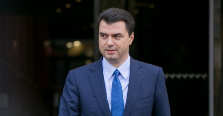 Zgjedhjet për kryetar të ri në PD, Basha dorëzon formularin e kandidimit