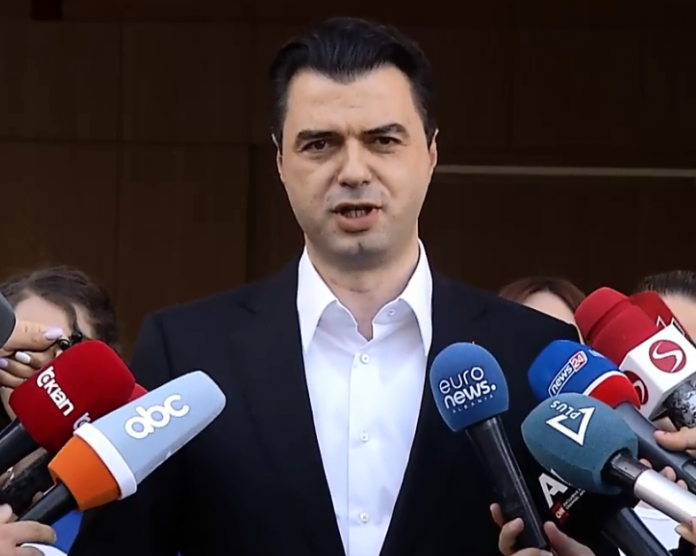 Basha takohet me ambasadoren franceze në selinë blu