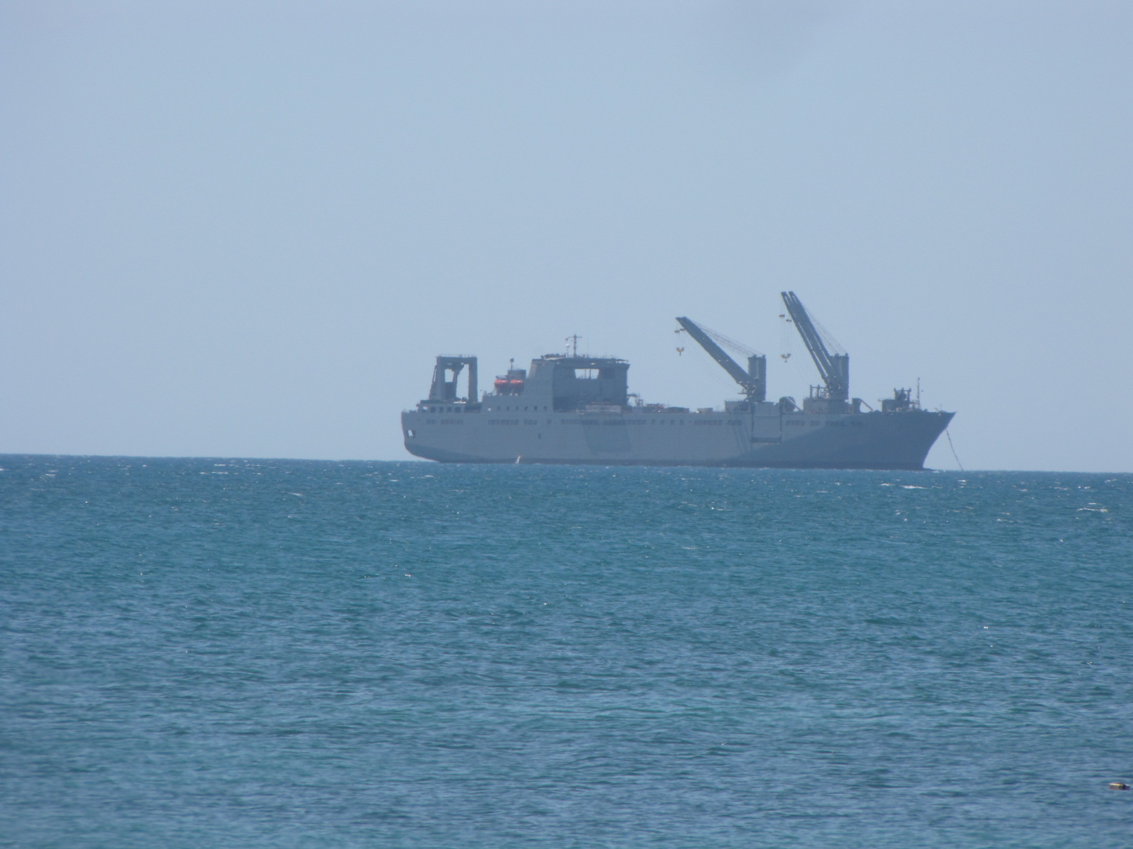 Cila është anija “Bob Hope”, që prej dy javësh nuk i ndahet gjirit të Durrësit?