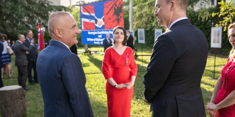 Presidenti Meta përshëndet 50-vjetorin e vendosjes së marrëdhënieve diplomatike mes Shqipërisë dhe Norvegjisë