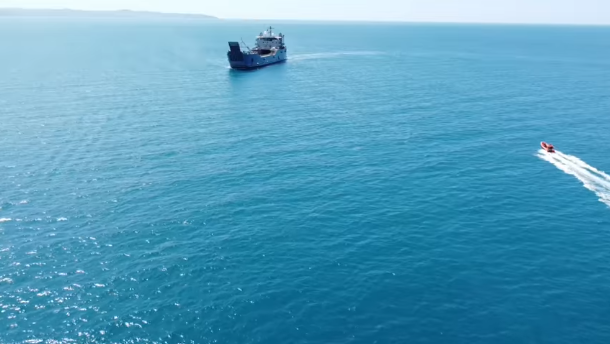 Ambasada amerikane publikon pamje gjatë stërvitjes më të madhe ushtarake në Durrës: Si shpëtohen njerëzit në det (VIDEO)