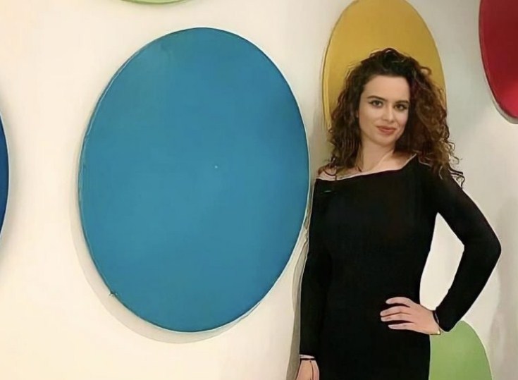 Vdekja misterioze e studentes, dalin fotot e mesazheve të koduara të shkruara mbi trupin e saj