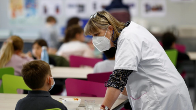 Franca hap shkollat dhe heq kufizimet në udhëtimet brenda territorit