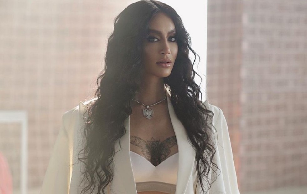 Rrëfimi prekës i Dafina Zeqirit: Më thoshin s’ke baba dhe nuk do ecësh para