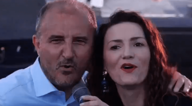 Pas valles në Durrës, Soreca ia merr këngës përkrah Marselës