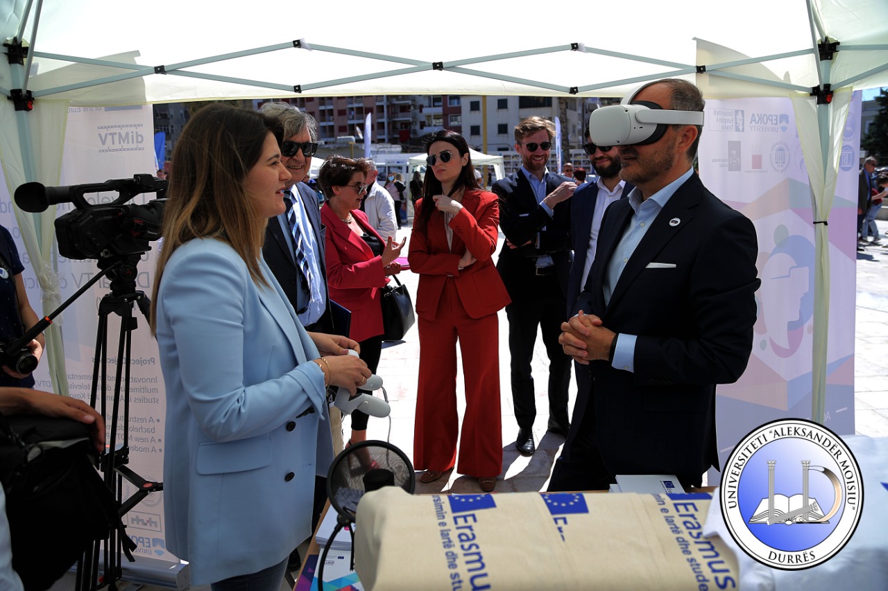 Ambasadori Soreca impresionohet me pajiset e realitetit virtual të UAMD-së