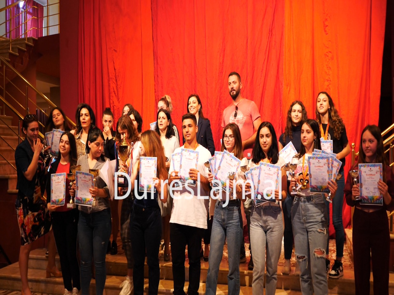 Përmbyllet Festivali Rinor &#8220;Epidamnus&#8221; në Durrës, ja shkollat triumfuese (VIDEO)