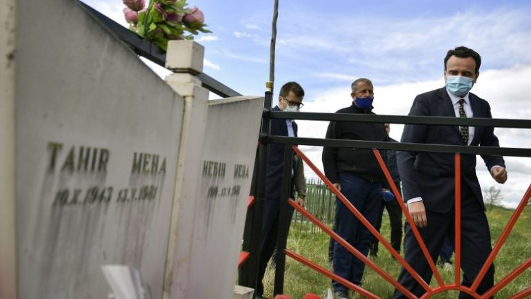 Albin Kurti: Brezat e luftëtarëve tanë kanë bartur pishtarin e lirisë nga njëri te tjetri