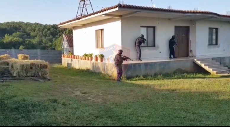 Operacioni policor “AGIMI”/ Arrestohen 16 persona, shpallen në kërkim 24, si dhe procedohen 3 të tjerë (VIDEO)