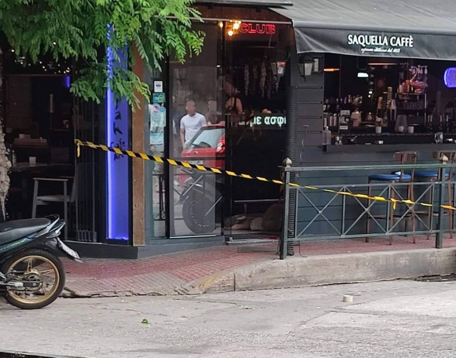 Ekzekutim në një kafene në Greqi, qëllohet me 8 plumba shqiptari (FOTO)
