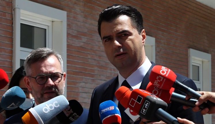 Basha pas takimit me ministrin gjerman: I kërkova të flasë për masakrën zgjedhore para se të jetë vonë