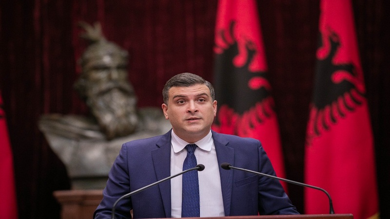 Presidenca reagon pas miratimit të Komisionit Hetimor: Meta në detyrë deri më 24 korrik 2022