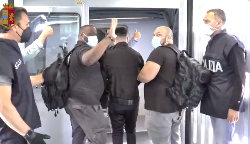 Ekstradohet nga Italia në Francë 28-vjeçari shqiptar, bashkëautor i një sulmi terrorist