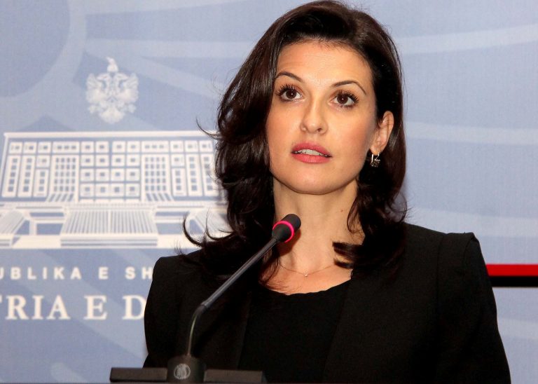 Videot në “TikTok” të gjyqtares, ministrja Gjonaj: Të merret masë ndaj saj dhe t’i hetohet pasuria!