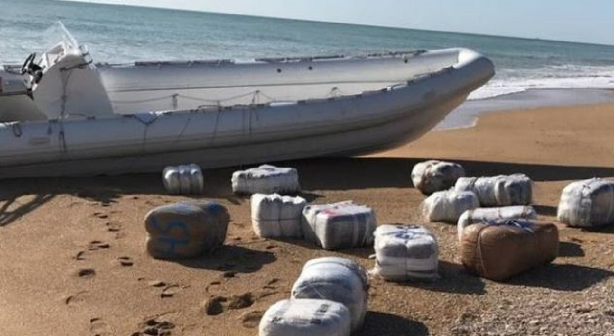 Gomonia me drogë në Karaburun, arrestohen 3 trafikantët