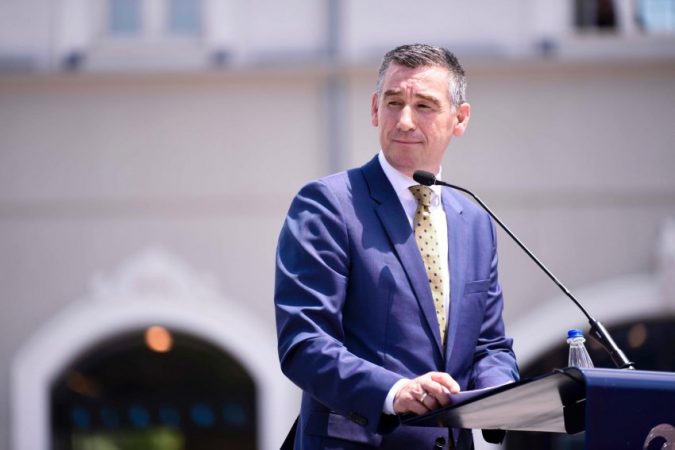 Kadri Veseli kthehet në Kosovë, u lirua nga Haga për të vizituar babain në spital