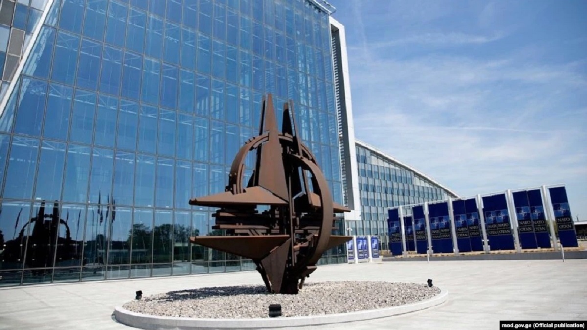 NATO i përgjigjet Vuçiçit: Për misionin e KFOR-it në Kosovë vendosin aleatët