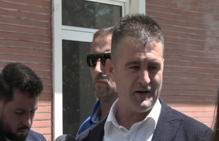 Ibsen Elezi dorëzon formularin e kandidimit në PD, bëhet kandidati i 4-rt në garë