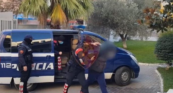 I shpallur në kërkim për 5 vjedhje të kryera, arrestohet i riu