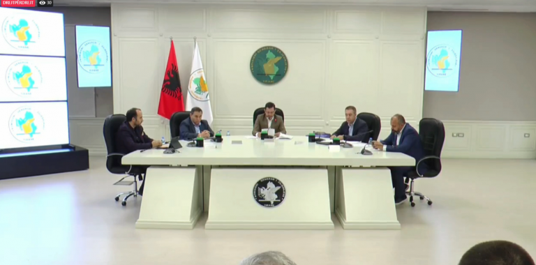 KAS vendos të hapë 24 kuti në Berat, rrëzon kërkesat e PD-së