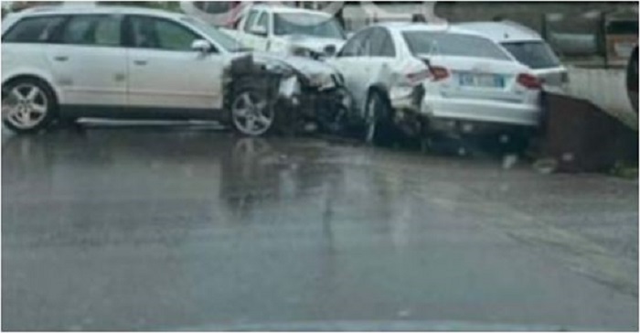 Aksident i rëndë, 4 makina përplasen me njëra-tjetrën
