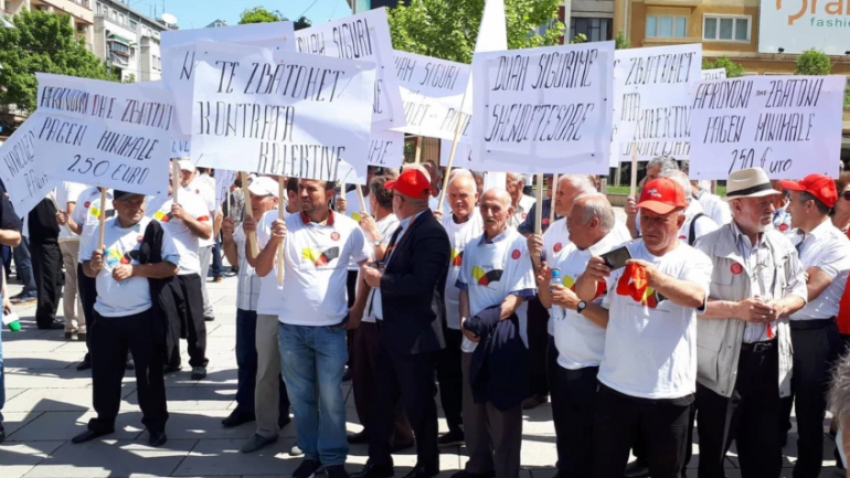 1 Maji në Kosovë, protestë për rritjen e pagave për punëtorët e sektorit privat