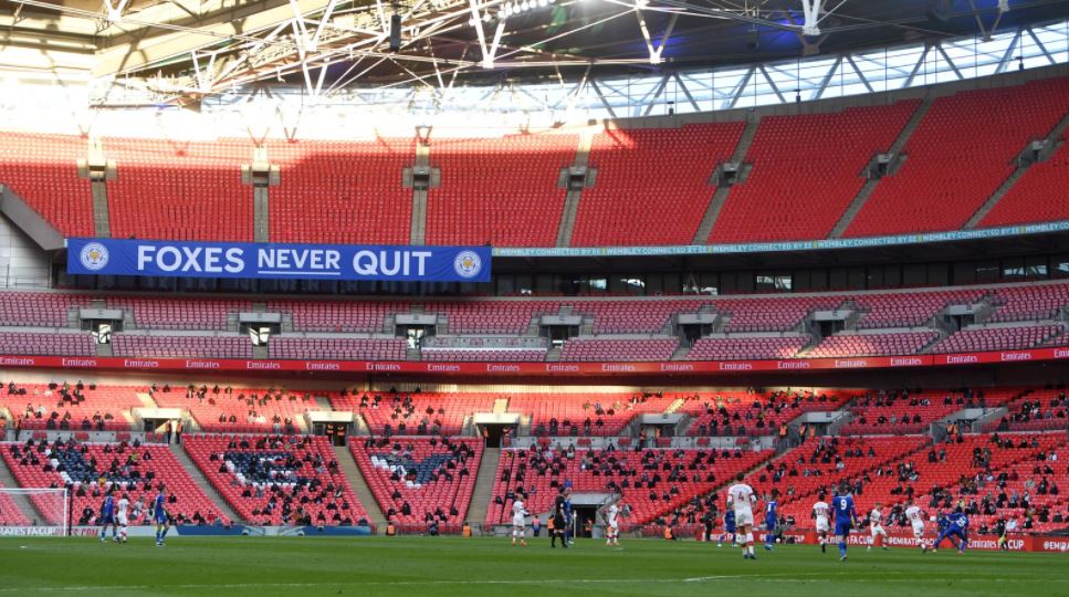 Premier League vendos për rikthimin e tifozëve në stadiume