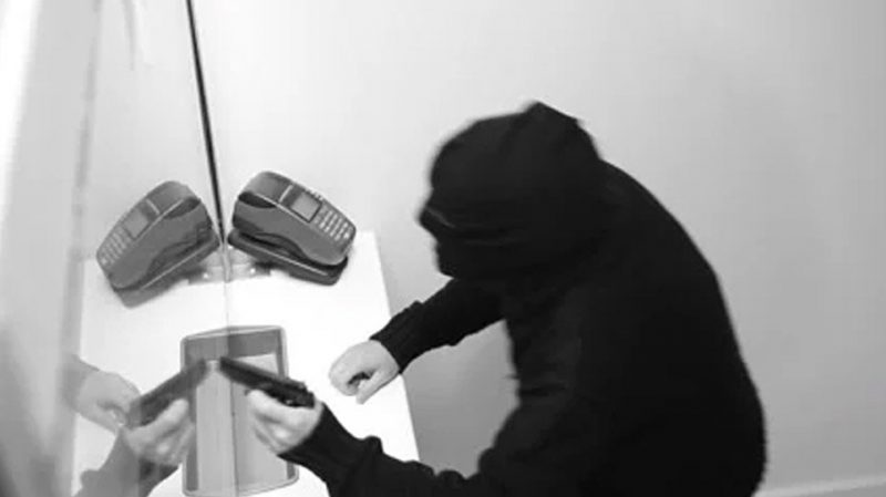 Vodhi në bankë kur ishte student, hajduti pendohet dhe dorëzon paratë pas 25 vitesh